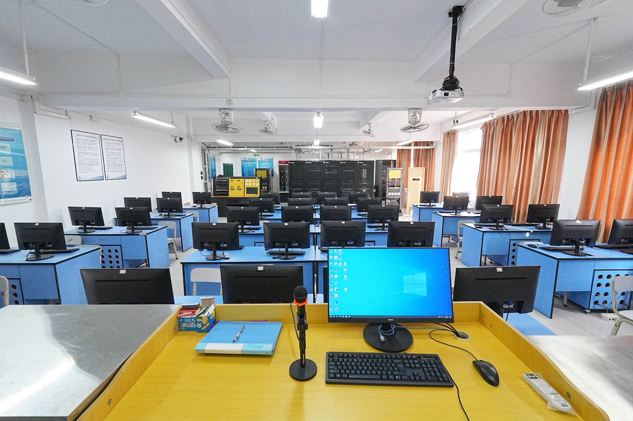 实验室建设中的计算机信息系统集成 驱动科研创新的关键技术